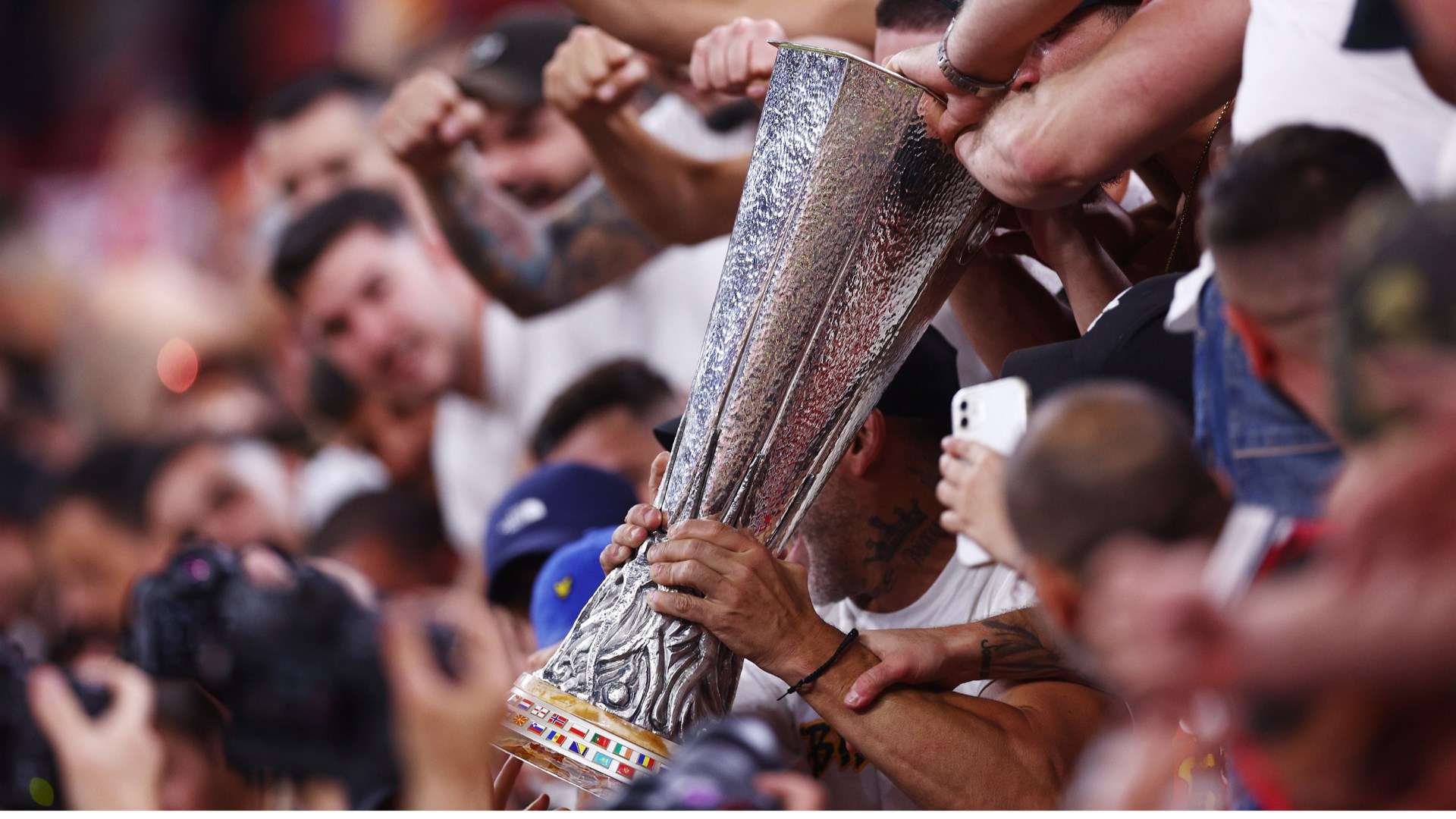 备受尊敬的 备受尊敬的